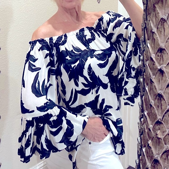 RB Couture Navy and Off White Off Shoulder Top - Picture 3 of 13